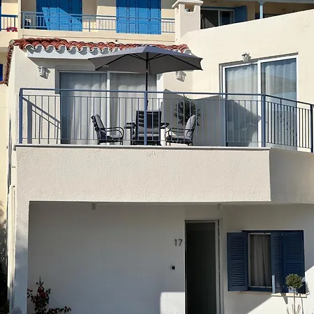 Cora & Living - 3 Bedroom House *