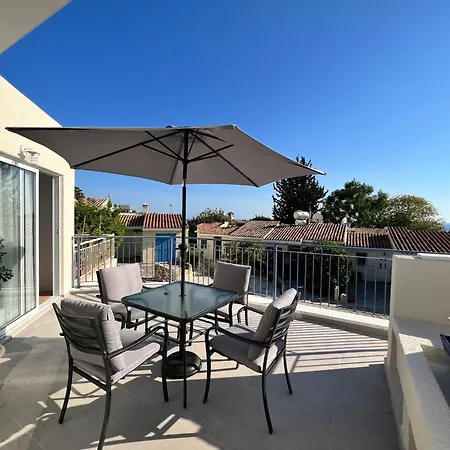 Cora & Living - 3 Bedroom House Klorakas