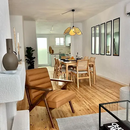 Cora & Living - 3 Bedroom House *