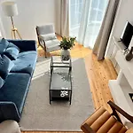 Cora & Living - 3 Bedroom House *