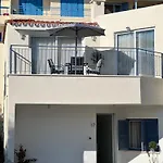 Cora & Living - 3 Bedroom House *
