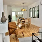 Cora & Living - 3 Bedroom House *