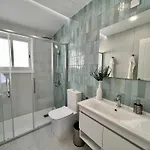 Cora & Living - 3 Bedroom House Holiday home *