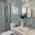 Cora & Living - 3 Bedroom House Holiday home *