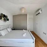 Cora & Living - 3 Bedroom House *