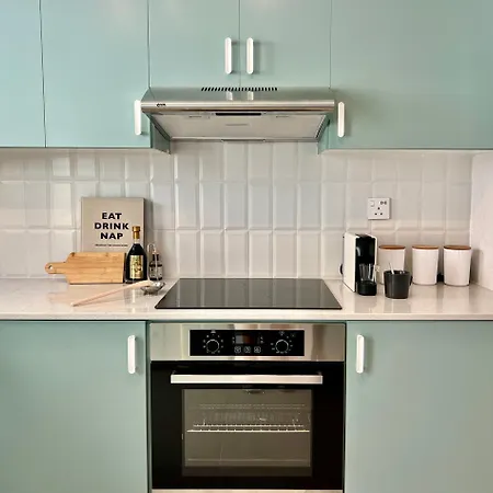 Cora & Living - 3 Bedroom House Klorakas