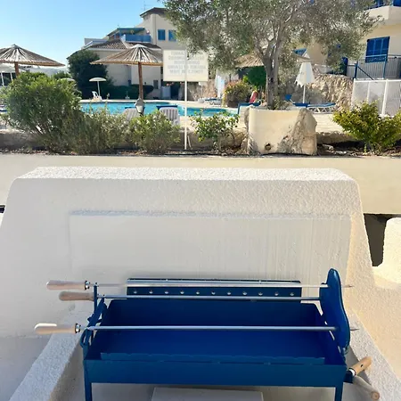 Cora & Living - 3 Bedroom House Klorakas