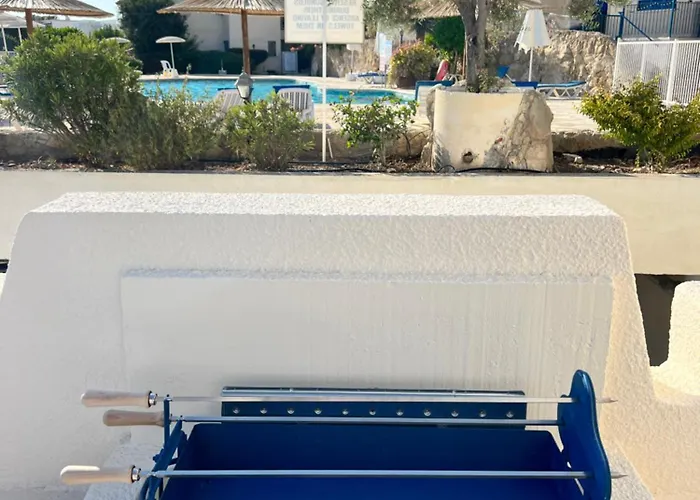 Cora & Living - 3 Bedroom House Klorakas