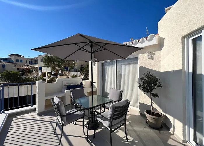 Cora & Living - 3 Bedroom House