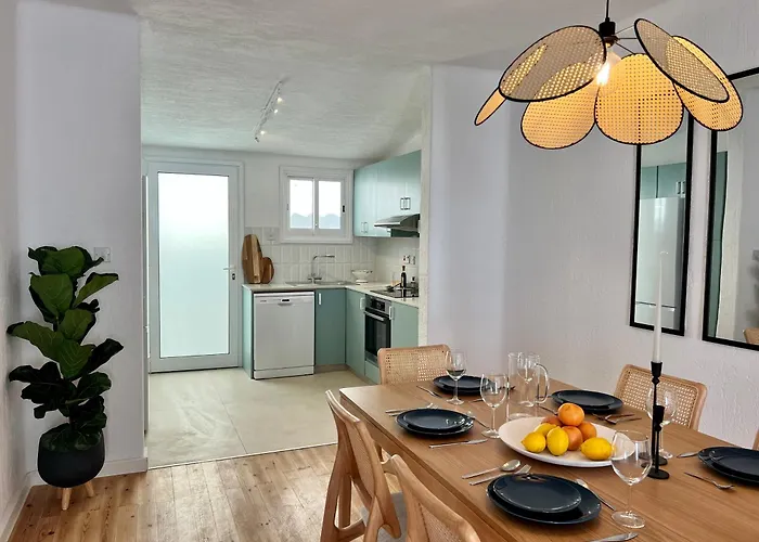 Cora & Living - 3 Bedroom House 펜션