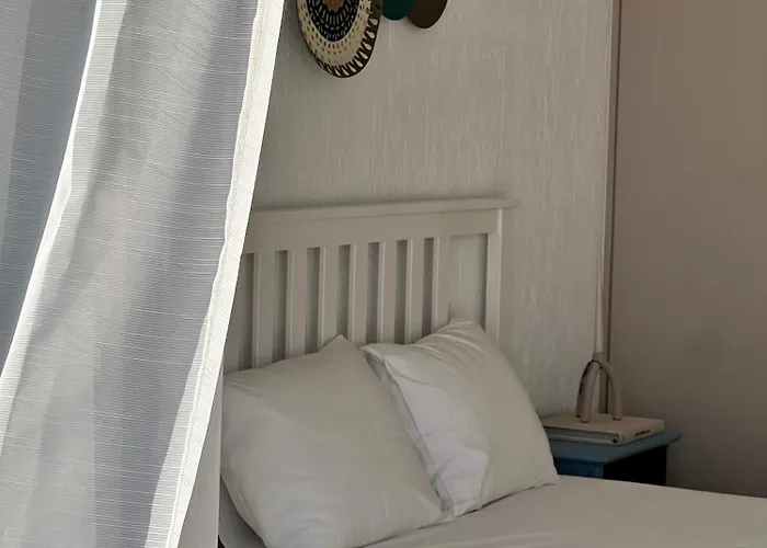 Cora & Living - 3 Bedroom House *